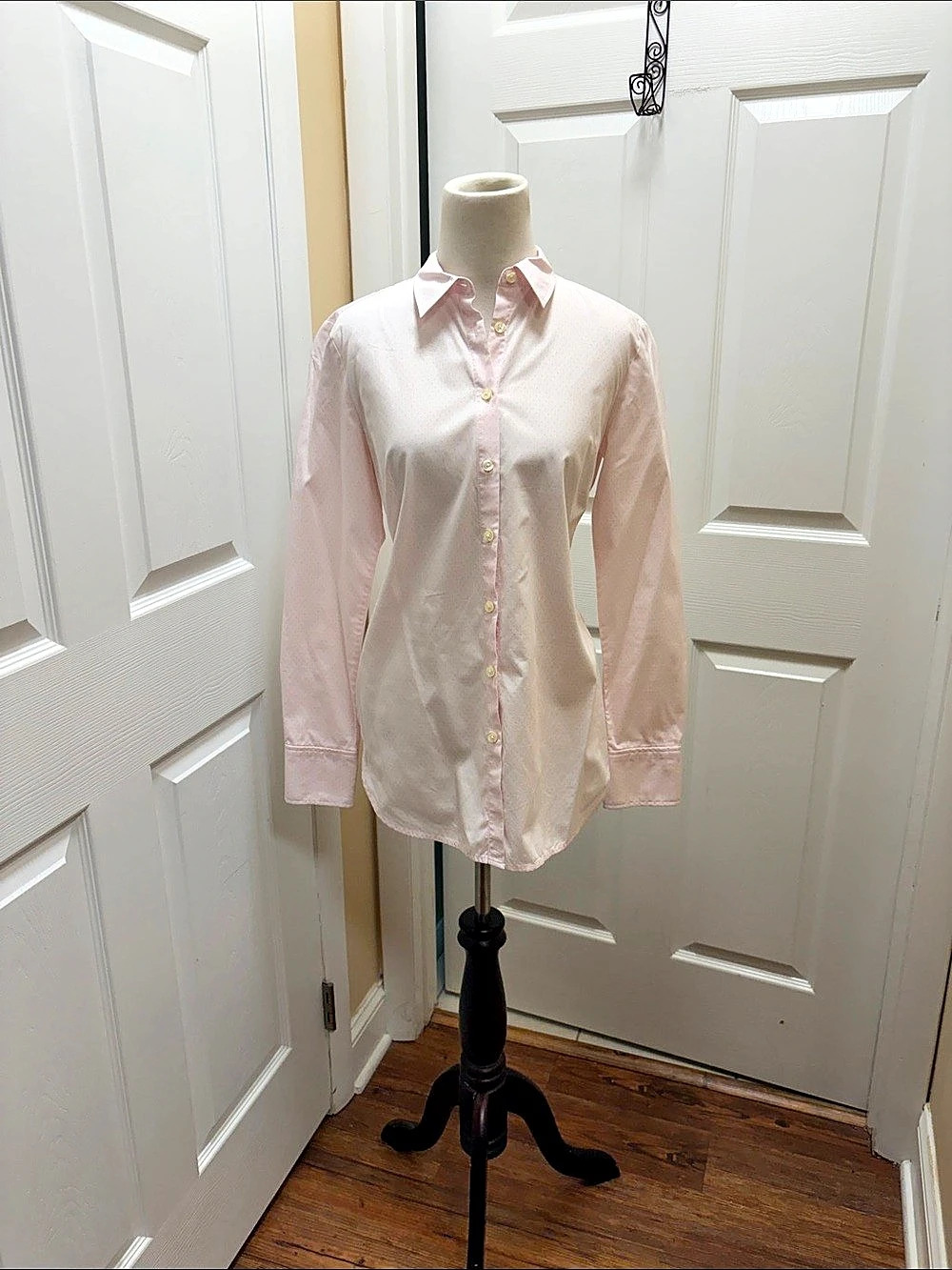 Ann Taylor Polka Dot Button Down in Pink Size 4 Like New